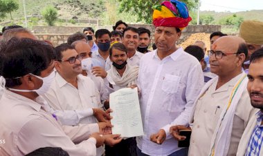 उदयपुरवाटी में एडीजे कोर्ट खुलवाने की मांग को लेकर विधायक गुढा को सौंपा ज्ञापन