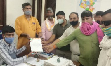 पहाड़ी मे पीने के पानी की समस्या को लेकर भाजपाईयो का प्रदर्शन
