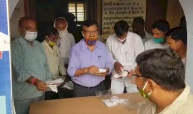 नगर पालिका रामगढ़ ने बांटे मास्क