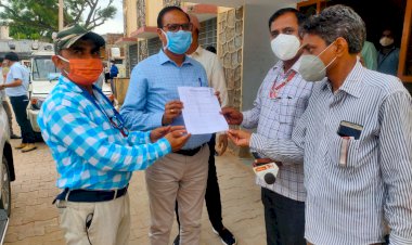 जिला कलेक्टर नन्नूमल पहाड़िया ने कठूमर उपखंड मुख्यालय पर कई कार्यालयों का किया औचक निरीक्षण