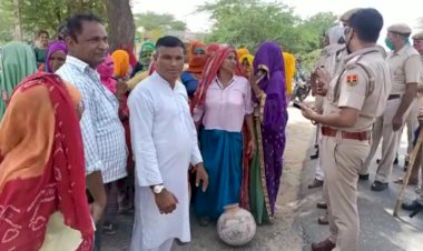 पानी की समस्या को लेकर महिलाओं ने पत्थर डाल स्टेट हाईवे को किया जाम