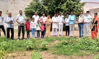 महापुरुषों की जयंती पर किया वृक्षारोपण
