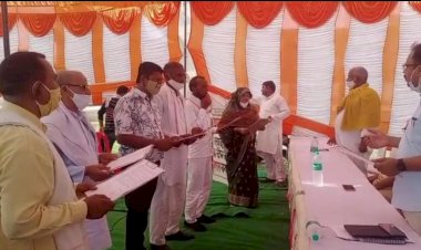 एसडीएम ने राज्य सरकार द्वारा मनोनित पार्षदों को दिलाई शपथ