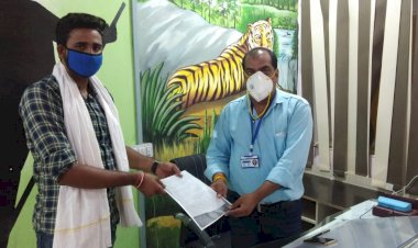 पार्षद शिवदयाल स्वामी ने ईओ रामनिवास कुमावत को सौपा शिकायती पत्र