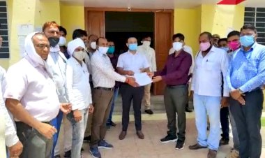 बानसूर पटवार संघ, कानूनगो संघ, तहसीलदार ने उपखंड अधिकारी को मुख्यमंत्री के नाम सौपा ज्ञापन