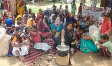 प्रदेश सचिव विमला शर्मा व उनकी टीम ने केंद्र सरकार के द्वारा बढ़ाई जा रही महंगाई के खिलाफ किया धरना प्रदर्शन