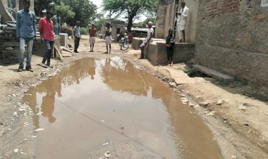 5 साल से नालो के गंदे पानी में से निकलने के लिए मजबूर ग्रामीण, जिम्मेदार बने मूक दर्शक