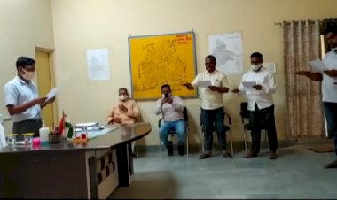 ड़ीग पालिका में मनोनीत आधा दर्जन पार्षदों को दिलाई शपथ