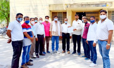 कोरोनावायरस से आमजन के निधन पर परिवार के सदस्यों को आर्थिक सहायता के लिए एसडीएम को सौंपा ज्ञापन