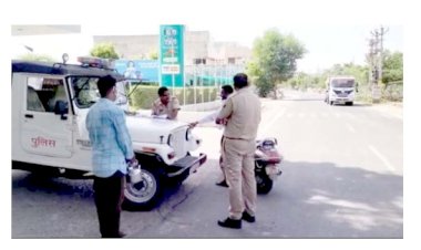 कोरोना गाइड़लाइन की पालना करवाने व बिना नम्बरी गाड़ियों के बनाये चालान