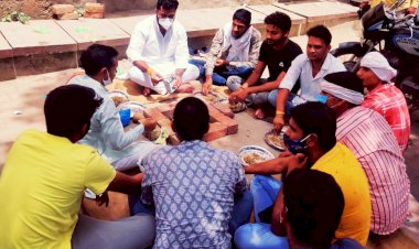 ईश्वर विधायक बलजीत यादव को सद्बुद्धि दें, बहरोड़ के युवाओं ने एसडीएम कोर्ट के सामने किया सद्बुद्धि यज्ञ