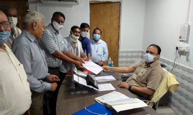 चंबल पानी की नियमित सप्लाई को लेकर नगर एसडीएम को सौंपा ज्ञापन