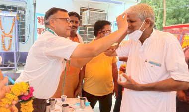 व्यापारियों ने अस्पताल में वाटर कूलर किए भेंट