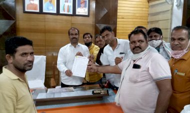 जिन्दल सॉ लिमिटेड के खिलाफ कार्यवाही की मांग को लेकर सौंपा ज्ञापन