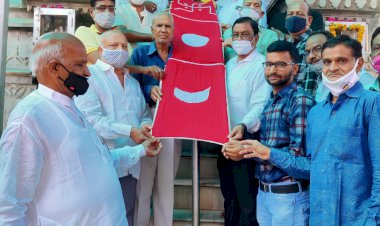 शनि अमावस्या पर चारभुजा बड़ा मंदिर पर चढाई ध्वजा