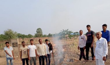 ओला के खिलाफ टिप्पणी के विरोध में गौरव भाटिया का पुतला जलाकर किया प्रर्दशन