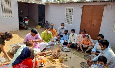 राष्ट्रीय स्वयंसेवक संघ के सेवा विभाग द्वारा छोटे बच्चों की रोग प्रतिरोधक क्षमता व स्मरण शक्ति के विकास के लिए स्वर्ण प्राशन संस्कार व गायत्री हवन का किया आयोजन