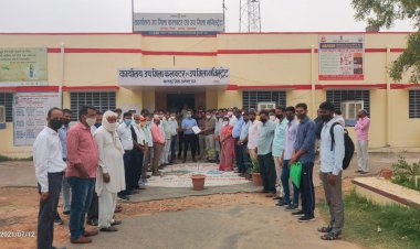 शिक्षा निदेशालय के बिना टीसी प्रवेश किए जाने का आदेश की निंदा करते हुए निजी स्कूल संचालक संघ बानसूर ने सौपा ज्ञापन