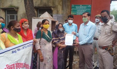 6 कराेड की बकाया व अन्य मांगाे के लेकर जिलाध्यक्ष के नेतृत्व मे सीएम के नाम एडीएम काे सौंपा ज्ञापन