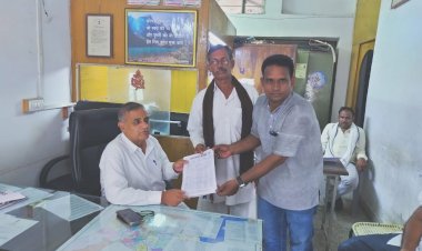 पुर की दरारो को एनजीटी ने माना जिंदल को दोषी, संसद में आवाज उठाने के लिए संघर्ष सेवा समिति पुर ने भीलवाड़ा सांसद सुभाष बहेडीया को सौंपा ज्ञापन