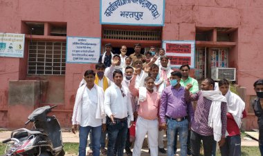 मनरेगा मेट संघ ने मुख्यमंत्री के नाम सौंपा ज्ञापन