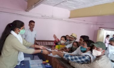 आदिवासियों पर हो रहे अत्याचारों को लेकर आज देश भर के तहसील कार्यालयों पर बहुजन समाज के लोगों ने विभिन्न मांगों को लेकर सौपा ज्ञापन