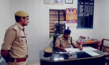 दातागंज सीओ बलदेव सिंह का उसावां थाना का अचानक निरीक्षण, महत्वपूर्ण जानकारी हासिल कर थाने का लिया जायजा