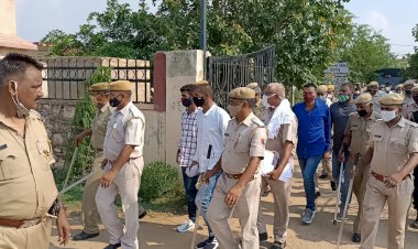 बहरोड हवालात कांड मामले में दो दर्जन बदमाशो को पुलिस ने कोर्ट में किया पेश