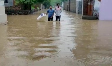 सीजन की पहली बारिश में सरकारी और गैर सरकारी कार्यालय हुए जलमग्न