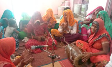 देवशयनी एकादशी के मौके पर महिलाओं ने रामेश्वर धाम मंदिर में किया भजन कीर्तन