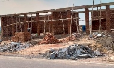 सार्वजनिक निर्माण विभाग ने लक्ष्मणगढ़ में अपनी भूमी कहीं सार्वजनिक तो नहीं कर दी, जगह जगह हो रहे अतिक्रमण