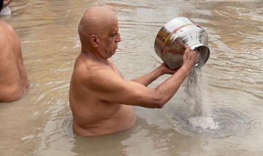 यज्ञ नारायण शतचंडी महायज्ञ की भस्मि माँ गंगा में की विसर्जन