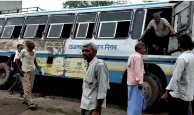 चालक की लापरवाही से सड़क किनारे गड्ढे में पहिया फसने से रोडवेज़ बस पलटते पलटते बची