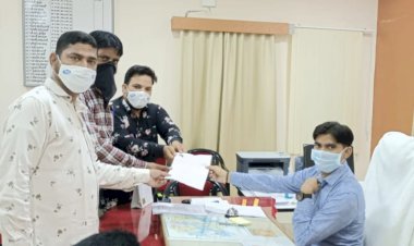 सांसद आजम खान की रिहाई की मांग को लेकर  अतिरिक्त जिला कलेक्टर को सौंपा ज्ञापन