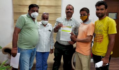 भीलवाड़ा में अजमेर चौराहा पुलिया का नाम संत शिरोमणि श्री श्री 1008 श्री खड़ेश्वर जी महाराज के नाम पर रखने की मांग को लेकर सभापति को सौपा पत्र