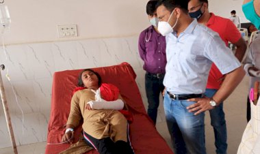 जिला कलक्टर ने पूछी घायलों से कुशलक्षेम, चिकित्सको को दियें निर्देश