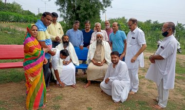 श्री कामधेनु बालाजी मित्र मंडल एवं सुमंगल सेवा संस्थान के संयुक्त तत्वावधान में 21 लीटर दूध से किया श्री कामधेनु बालाजी का दुग्धाभिषेक