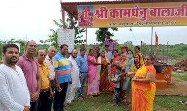 21 लीटर दूध से किया श्री कामधेनु बालाजी का दुग्धाभिषेक