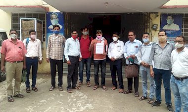 शिक्षकों ने अपनी मांग को लेकर मुख्यमंत्री के नाम रामगढ़ उपखंड अधिकारी को सौंपा ज्ञापन