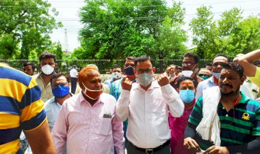 युवक से हुई मारपीट के बाद अपराधियों की गिरफ्तारी नही होने से खटीक समाज में भारी आक्रोश, एसपी को सौपा ज्ञापन