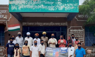 किसानो को वितरित किए मास्क व सैनिटाइजर