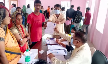 लोक सेवा ज्ञान मंदिर ट्रस्ट के स्वयमसेको ने दिव्यांग सहायता शिविर में दी अपनी सेवाएं