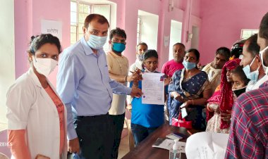 लोकसेवा ज्ञान मंदिर ट्रस्ट के कार्यकर्ताओं ने दिव्यांगों को दी ऑनलाइन आवेदन सम्बंधित जानकारी