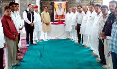 कच्छावा के निधन पर आयोजित की शोकसभा, पुष्प अर्पित कर दी श्रद्धांजलि