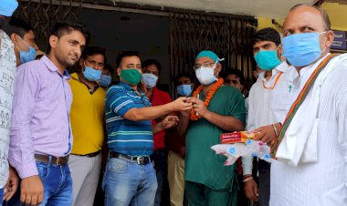 डॉ बैरवा बने सेटेलाइट अस्पताल के पीएमओ, स्टाफ सहित नागरिकों ने किया स्वागत