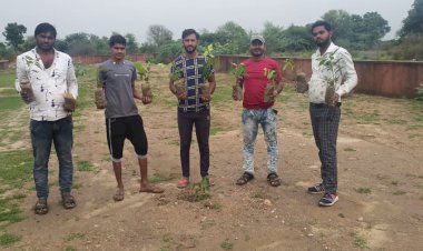 पर्यावरण को बचाने के संकल्प के साथ श्मशान भूमि पर लगाए 100 पौधे