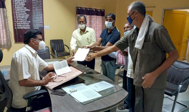 राजस्थान पशु चिकित्सा कर्मचारी संघ के जिला मंत्री चेतराम मीणा के नेतृत्व में एसडीएम को सौपा ज्ञापन