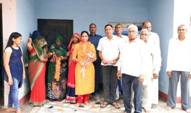 सिंघाना में नेवरी की सुनीता सैनी का आरएएस में चयन होने पर सैनी समाज के लोगों ने किया सम्मान