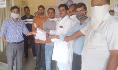 पंचायत सहायकों ने नियमितीकरण की मांग को लेकर मुख्यमंत्री के नाम एसडीएम को सौपा ज्ञापन