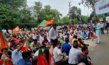 राजस्थान सरकार की विफलताओं एवं वादाखिलाफी को लेकर भाजपा ने धरना प्रदर्शन कर सौपा ज्ञापन
